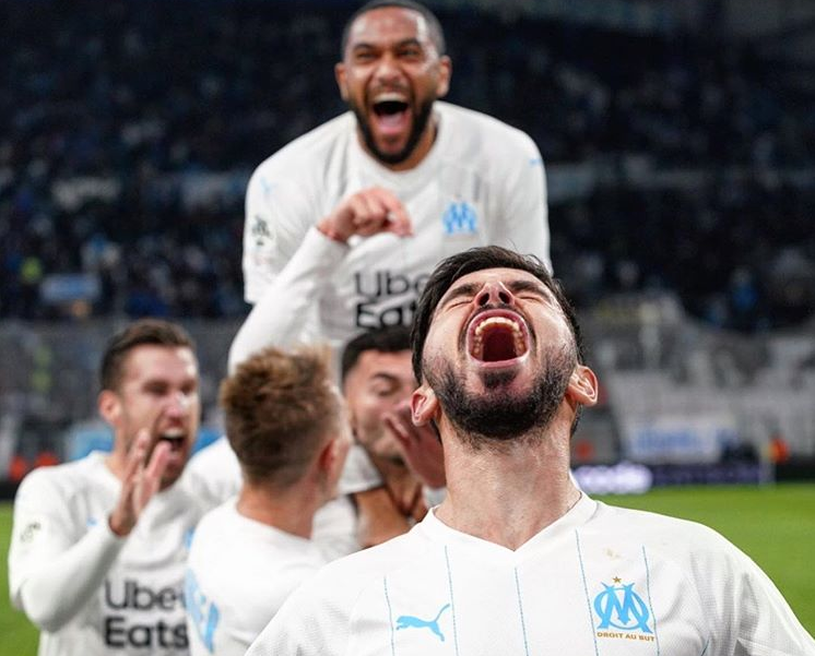 包含今晨菲尼克斯太阳备战欧超杯，豪取连胜细节曝光，悬念犹存，团队化学反应显著的词条